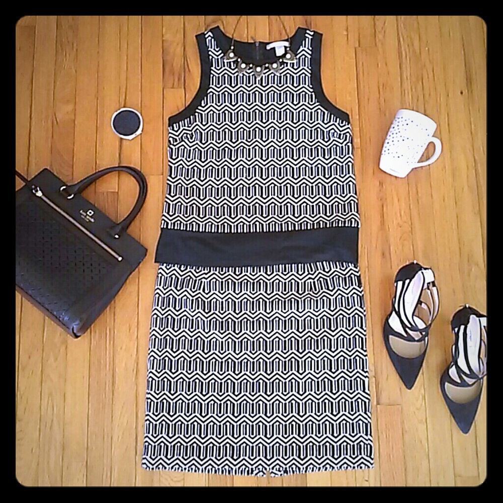 Banana Republic chic b/w geometric print top